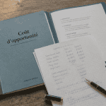 cout opportunité dossiers et calculatrice sur bureau